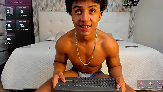 Snapshot of MagnusKing_ chatting on February 1, 2025, 7:55 pm MagnusKing online show from February 1, 2025, 7:55 pm