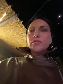 KimKelly13 online show from April 25, 2026, 6:27 pm