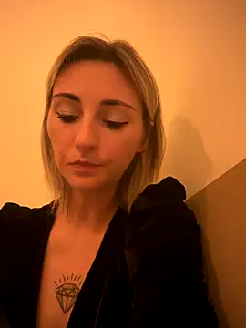 Snapshot of sexy_blondie92 chatting on October 25, 2025, 8:14 pm sexy blondie92 online show from October 25, 2025, 8:14 pm