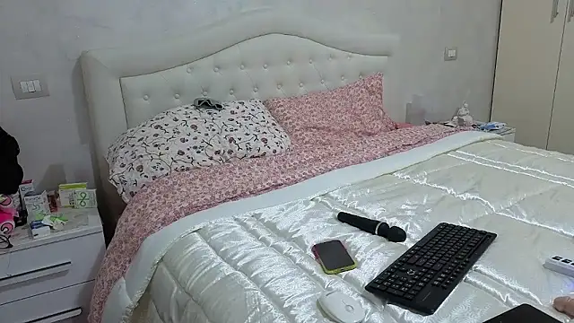 sexy blondie92 online show from January 12, 2026, 10:48 pm