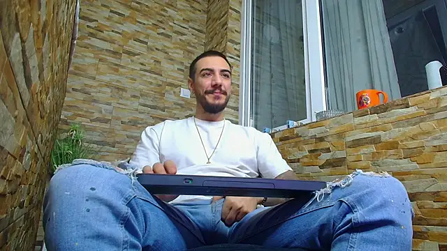 Snapshot of AndrewBanner chatting on January 15, 2025, 4:57 am AndrewBanner online show from January 15, 2025, 4:57 am