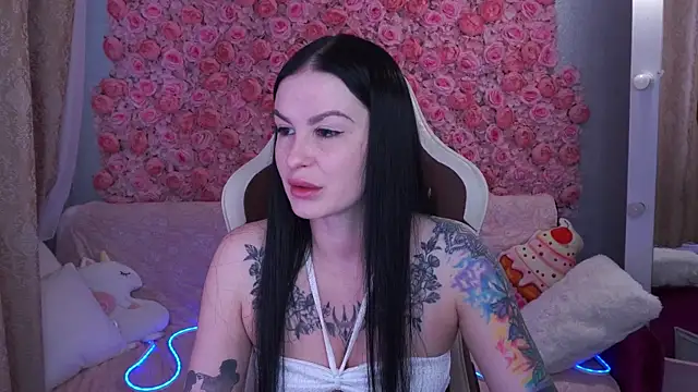 Snapshot of AmberDismond chatting on May 25, 2026, 5:35 am AmberDismond online show from May 25, 2026, 5:35 am