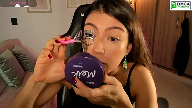 Snapshot of Lilabril chatting on November 27, 2025, 2:41 pm Lilabril online show from November 27, 2025, 2:41 pm