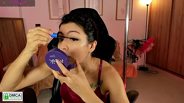 Snapshot of Lilabril chatting on May 14, 2026, 2:35 pm Lilabril online show from May 14, 2026, 2:35 pm