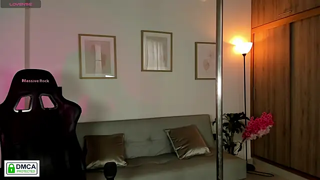Snapshot of Lilabril chatting on June 25, 2026, 3:05 pm Lilabril online show from June 25, 2026, 3:05 pm