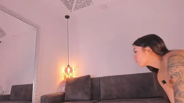 Isabella francoo online show from November 1, 2025, 12:29 pm