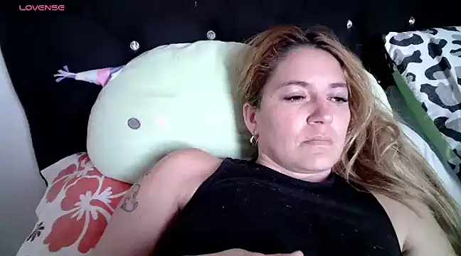 Snapshot of Izury_Blondee chatting on January 16, 2025, 9:08 pm Izury Blondee online show from January 16, 2025, 9:08 pm