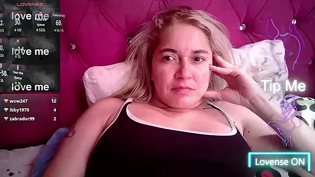 Snapshot of Izury_Blondee chatting on September 23, 2025, 7:06 pm Izury Blondee online show from September 23, 2025, 7:06 pm