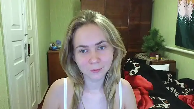 Snapshot of Riley_Roo chatting on December 15, 2024, 5:42 pm Riley Roo online show from December 15, 2024, 5:42 pm