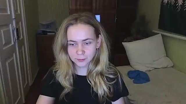 Snapshot of Riley_Roo chatting on January 28, 2025, 6:07 pm Riley Roo online show from January 28, 2025, 6:07 pm