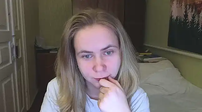 Snapshot of Riley_Roo chatting on February 19, 2025, 5:49 pm Riley Roo online show from February 19, 2025, 5:49 pm