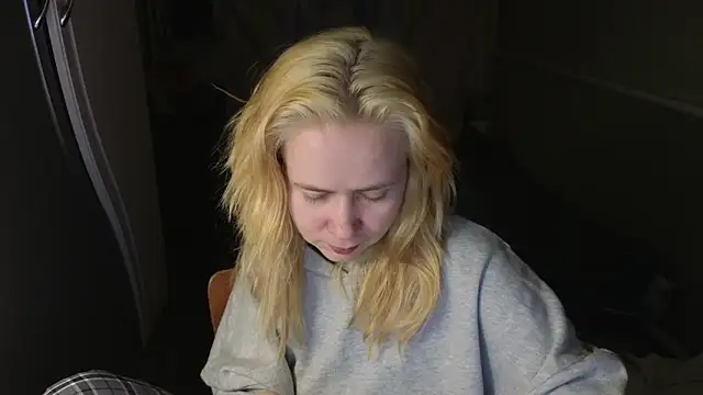 Snapshot of Riley_Roo chatting on January 6, 2026, 6:11 pm Riley Roo online show from January 6, 2026, 6:11 pm