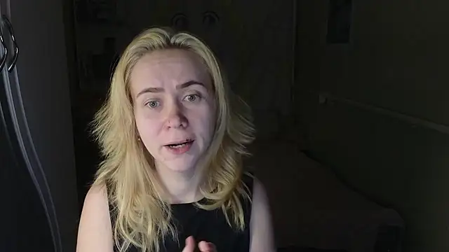 Snapshot of Riley_Roo chatting on January 15, 2026, 3:49 pm Riley Roo online show from January 15, 2026, 3:49 pm