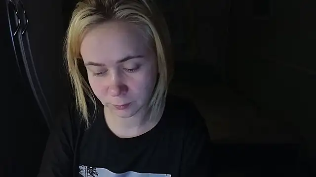 Snapshot of Riley_Roo chatting on February 1, 2026, 4:49 pm Riley Roo online show from February 1, 2026, 4:49 pm