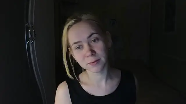 Snapshot of Riley_Roo chatting on February 3, 2026, 5:40 pm Riley Roo online show from February 3, 2026, 5:40 pm