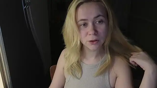 Snapshot of Riley_Roo chatting on February 16, 2026, 5:20 pm Riley Roo online show from February 16, 2026, 5:20 pm