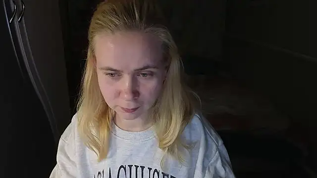 Snapshot of Riley_Roo chatting on February 22, 2026, 5:11 pm Riley Roo online show from February 22, 2026, 5:11 pm