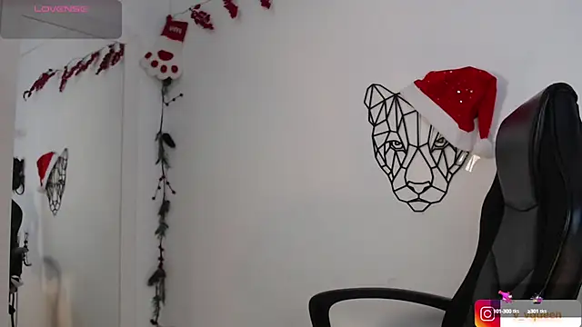 Snapshot of Violet-Queen chatting on December 15, 2024, 7:10 pm Violet-Queen online show from December 15, 2024, 7:10 pm