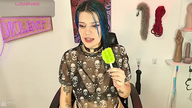 Snapshot of Violet-Queen chatting on March 2, 2025, 11:20 pm Violet-Queen online show from March 2, 2025, 11:20 pm