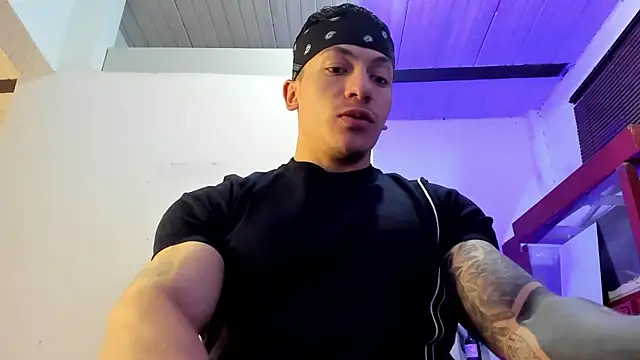 Snapshot of aquiles_51 chatting on September 27, 2025, 8:03 pm aquiles 51 online show from September 27, 2025, 8:03 pm