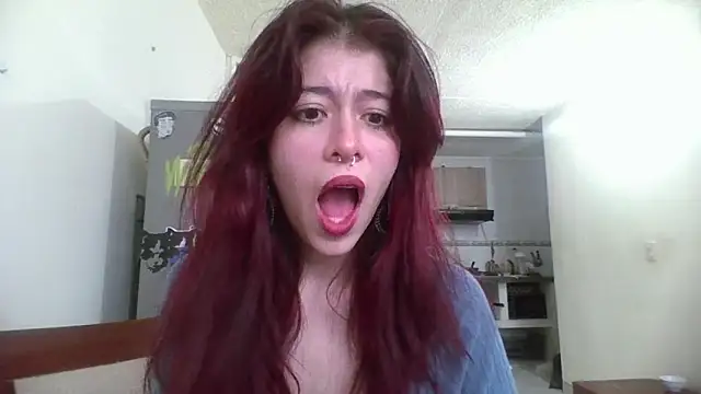 Snapshot of SuzzyyM chatting on February 13, 2025, 9:38 pm SuzzyyM online show from February 13, 2025, 9:38 pm