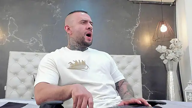 BruceDallas online show from March 21, 2025, 2:28 am