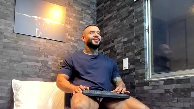 BruceDallas online show from October 29, 2025, 11:06 pm