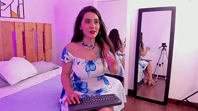 Snapshot of emily_amaya chatting on July 7, 2026, 8:35 pm emily amaya online show from July 7, 2026, 8:35 pm