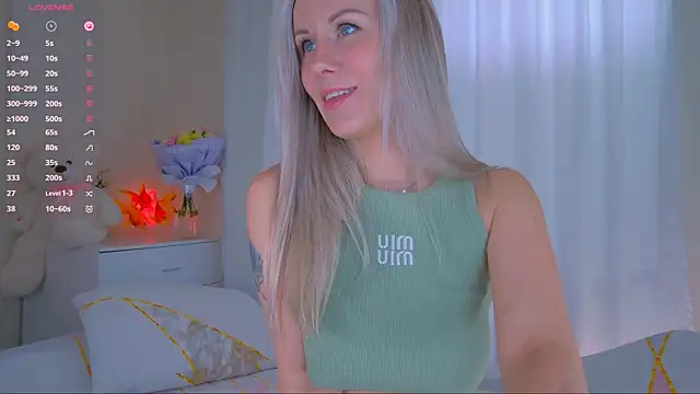 Snapshot of Nika_Bloom chatting on October 22, 2025, 5:08 am Nika Bloom online show from October 22, 2025, 5:08 am