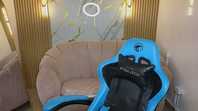  mia collins b  online show from November 29, 2025, 1:14 pm