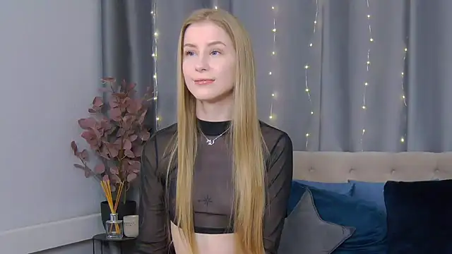 VioletiSwone online show from February 19, 2025, 11:38 am