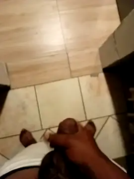 Snapshot of Anzo44 chatting on December 3, 2025, 8:29 pm Anzo44 online show from December 3, 2025, 8:29 pm