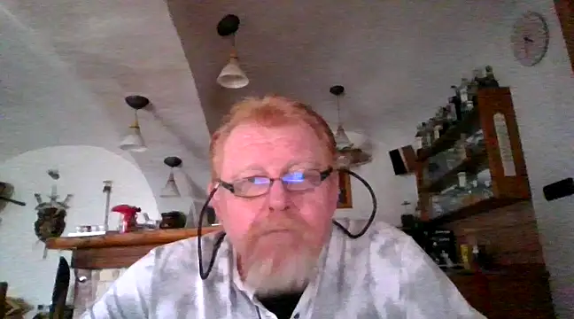 lovelickyou01 online show from February 11, 2025, 12:27 pm