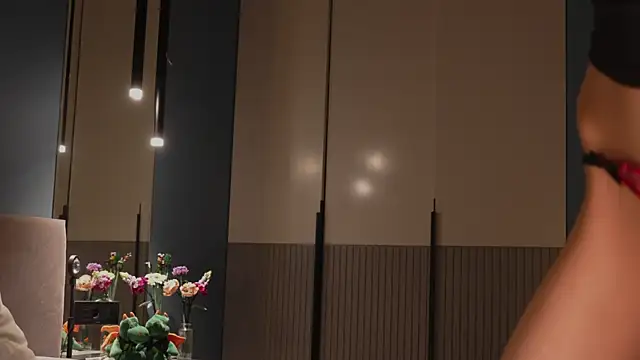 poisonn girlll online show from February 4, 2026, 6:36 pm