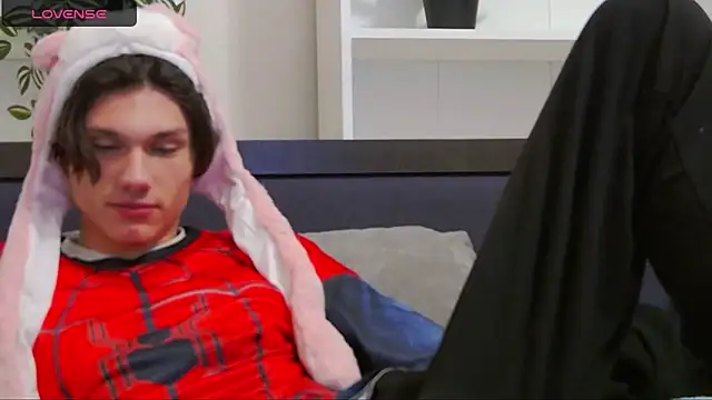 Snapshot of CalvinCay chatting on December 6, 2024, 2:24 am CalvinCay online show from December 6, 2024, 2:24 am