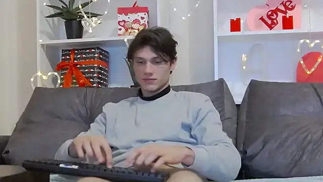 Snapshot of CalvinCay chatting on February 6, 2025, 7:40 pm CalvinCay online show from February 6, 2025, 7:40 pm