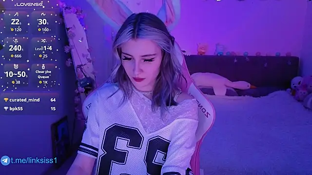 twicewetgirl online show from April 16, 2026, 2:40 pm
