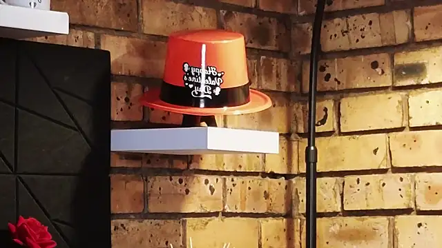 Astoria Moon online show from February 13, 2026, 7:32 pm