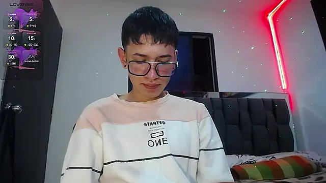 Snapshot of Mr_daren_ chatting on February 12, 2025, 5:37 pm Mr daren online show from February 12, 2025, 5:37 pm