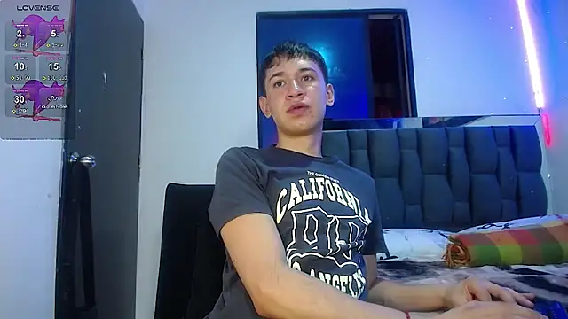 Snapshot of Mr_daren_ chatting on February 17, 2025, 5:21 pm Mr daren online show from February 17, 2025, 5:21 pm