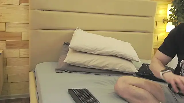 Snapshot of EthanPinkman chatting on December 14, 2025, 4:40 am EthanPinkman online show from December 14, 2025, 4:40 am