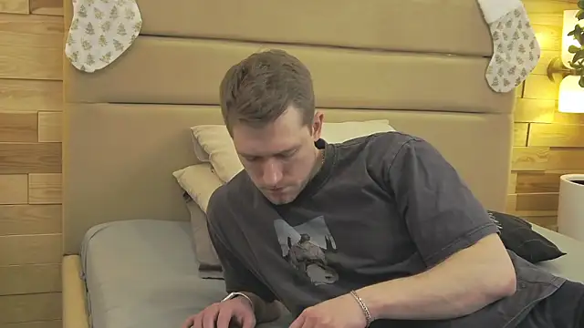 Snapshot of EthanPinkman chatting on December 15, 2025, 4:39 am EthanPinkman online show from December 15, 2025, 4:39 am