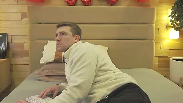 Snapshot of EthanPinkman chatting on February 11, 2026, 4:28 am EthanPinkman online show from February 11, 2026, 4:28 am