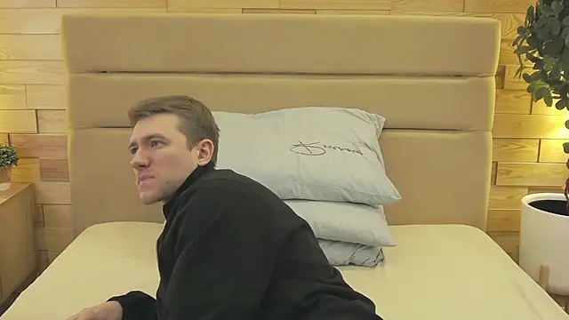 Snapshot of EthanPinkman chatting on March 8, 2026, 3:43 am EthanPinkman online show from March 8, 2026, 3:43 am