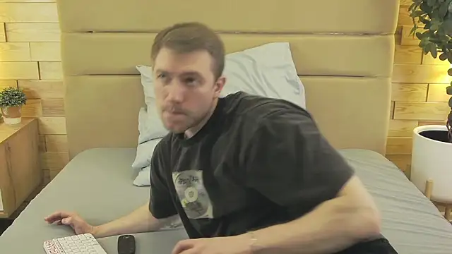 Snapshot of EthanPinkman chatting on March 10, 2026, 4:28 am EthanPinkman online show from March 10, 2026, 4:28 am