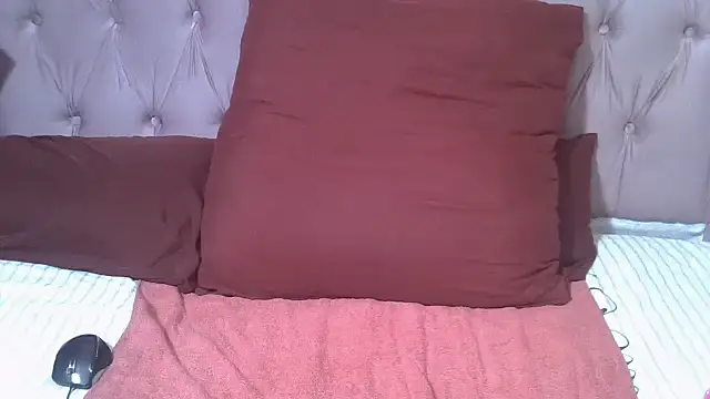 Snapshot of SweetMellowX1 chatting on September 9, 2025, 3:06 am SweetMellowX1 online show from September 9, 2025, 3:06 am