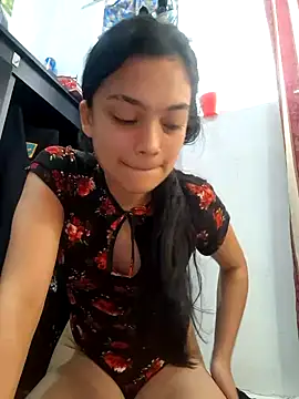 Snapshot of littlemelii chatting on December 19, 2024, 4:24 pm littlemelii online show from December 19, 2024, 4:24 pm