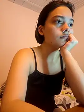 Snapshot of littlemelii chatting on December 15, 2025, 8:13 pm littlemelii online show from December 15, 2025, 8:13 pm