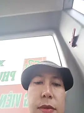 Snapshot of 2HotAsain4u chatting on December 23, 2025, 12:52 am 2HotAsain4u online show from December 23, 2025, 12:52 am