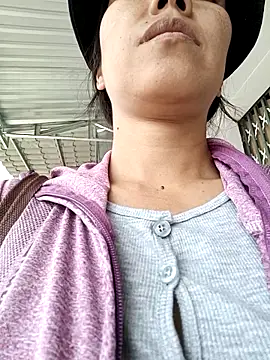 Snapshot of 2HotAsain4u chatting on January 17, 2026, 6:18 am 2HotAsain4u online show from January 17, 2026, 6:18 am